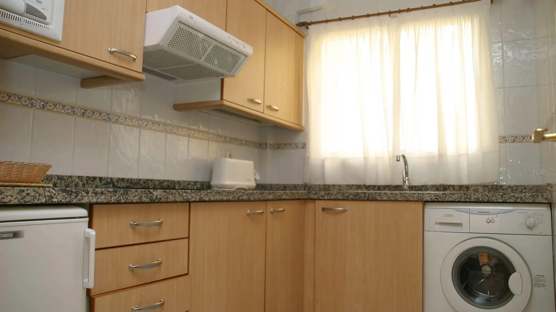 Apartamentos Turisticos Anoreta Rincon de la Victoria 0*,  Spain